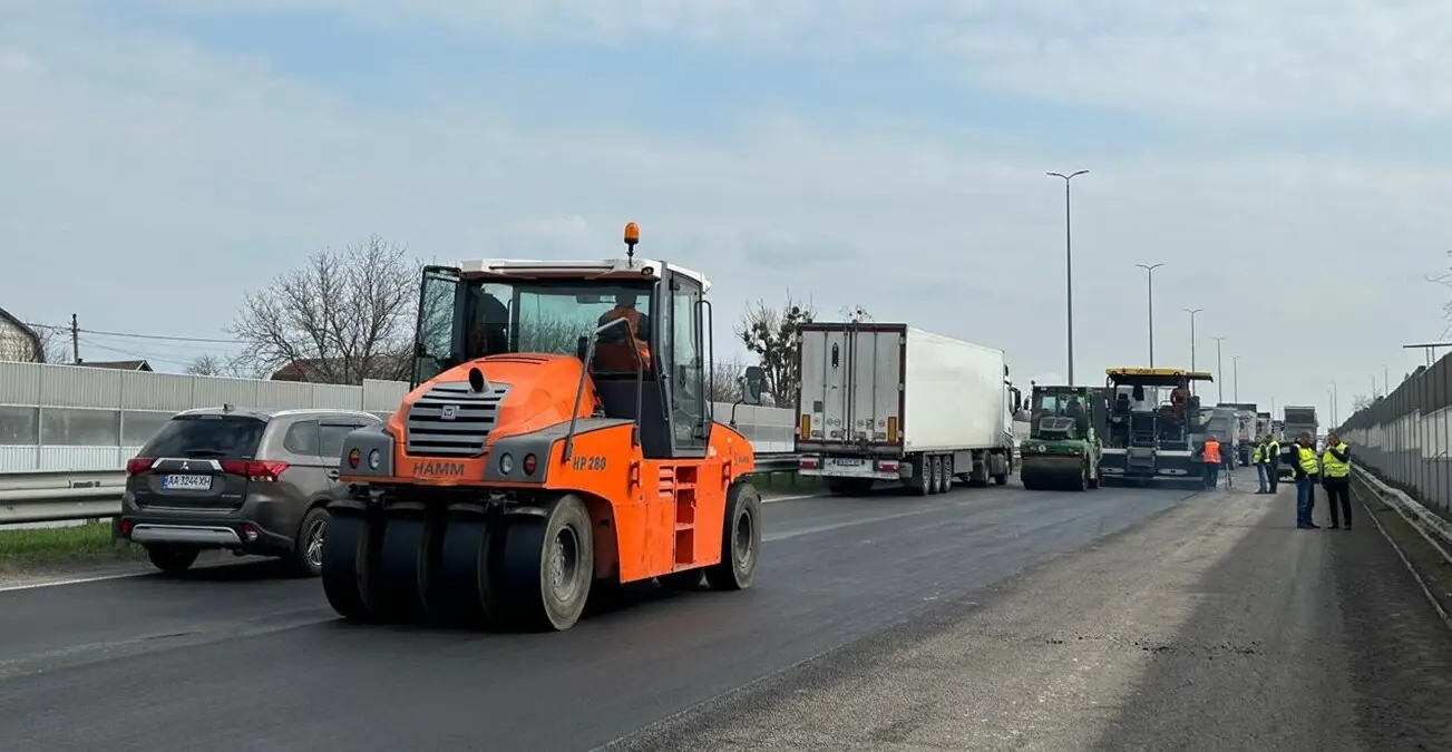 На Київщині за тиждень відремонтували понад 69 тис. м² доріг державного значення