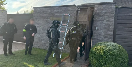 «Відмивання» майже 580 млн грн з оборонних контрактів та мінімізація податків: поліція затримала учасників ОЗГ (фото, відео)