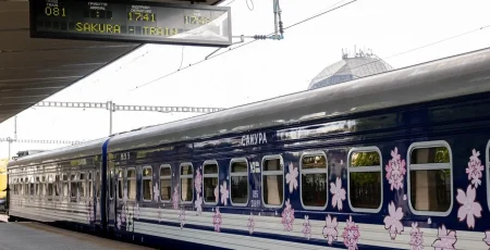 "Укрзалізниця" запустила флагманський поїзд "Сакура"