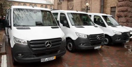 Німецькі партнери передали Києву спецавтобуси для дітей з інвалідністю, - Кличко