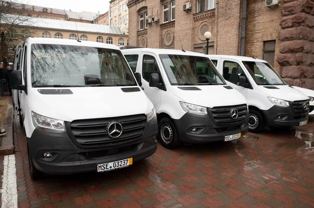 Німецькі партнери передали Києву спецавтобуси для дітей з інвалідністю, - Кличко