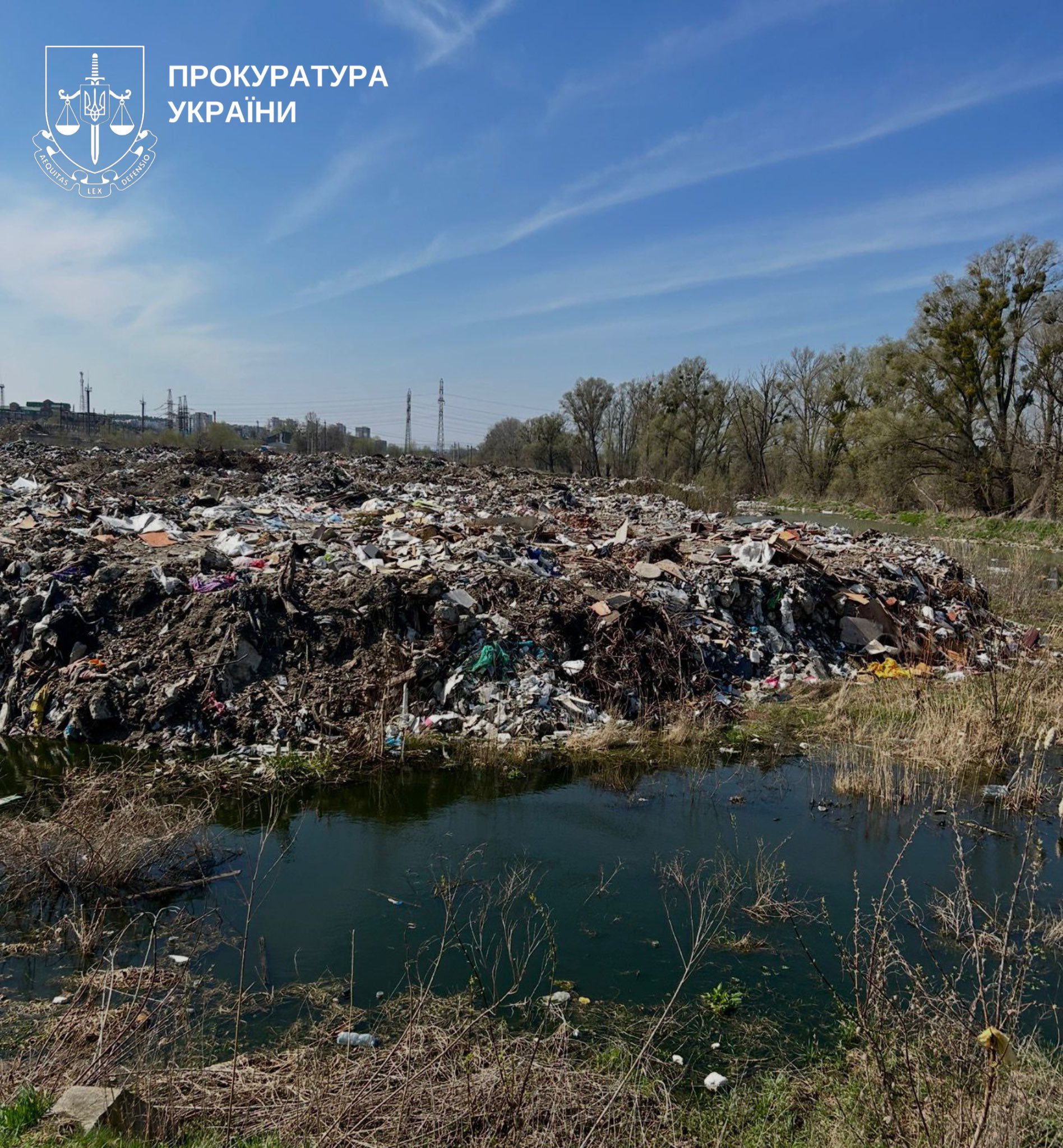 Незаконне сміттєзвалище в Ірпені: прокуратура Київщини вимагає компенсації понад 5 млн грн