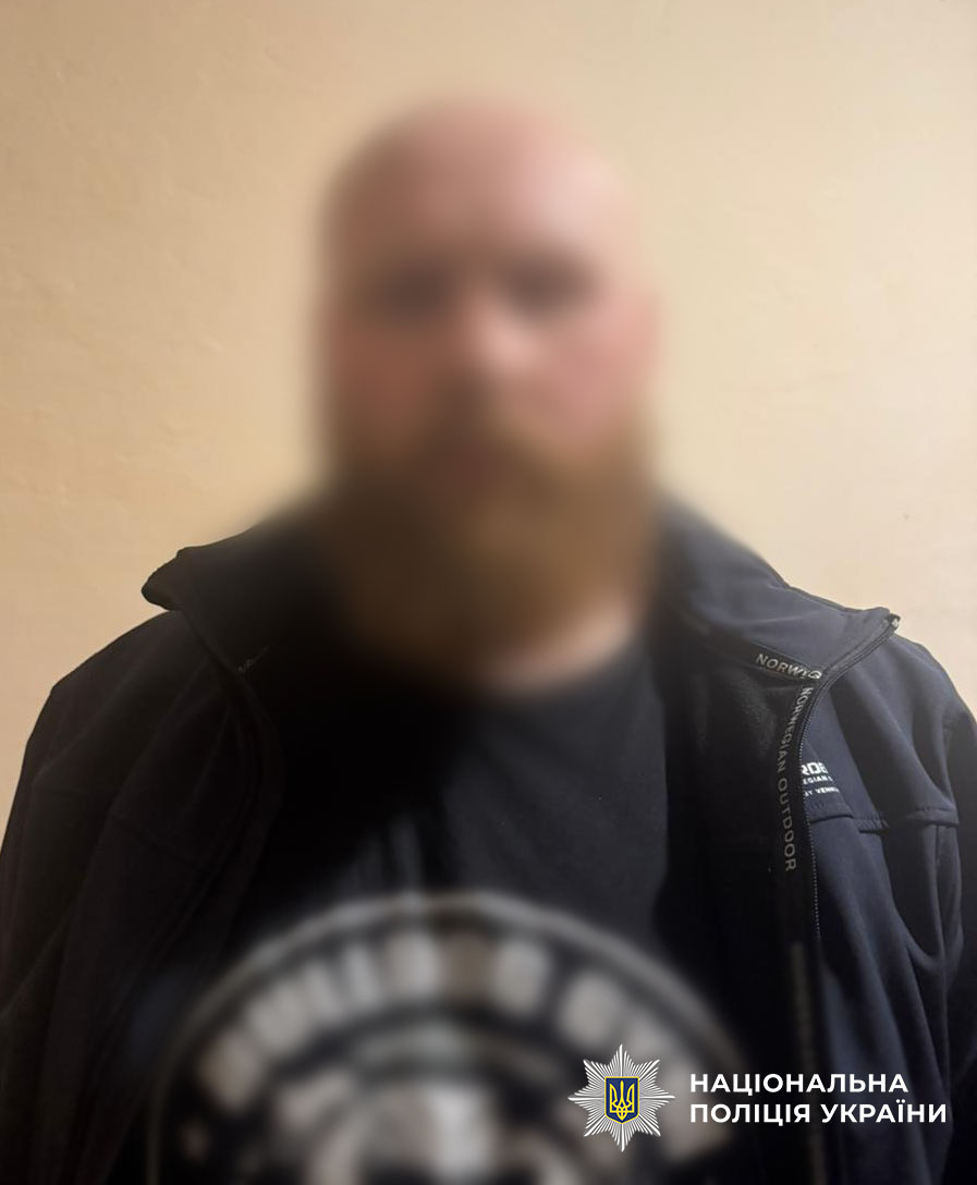 Столичні поліцейські екстрадували з Німеччини киянина, який обманом заволодів півмільйоном доларів свого знайомого