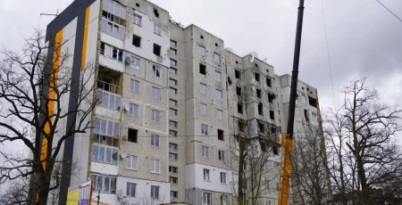 В Ірпені відновлюють багатоквартирний будинок, пошкоджений внаслідок російської збройної агресії