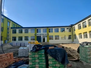 Відбудова триває: як відновлюється Макарівський ліцей №1