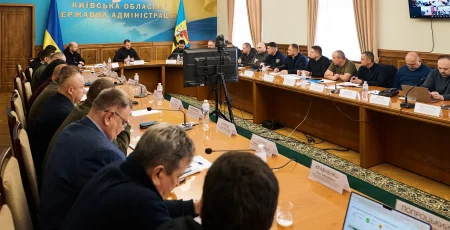 Микола Калашник провів засідання Ради оборони Київщини: у фокусі — відбудова, стан доріг і підготовка до нового опалювального сезону