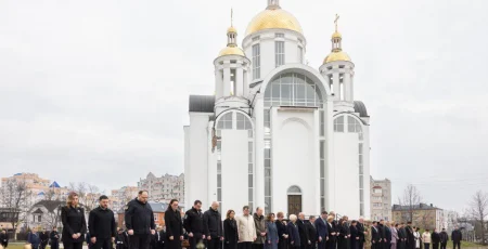 На Київщині вшанували пам’ять мешканців Бучі, яких вбили російські окупанти у лютому – березні 2022 року