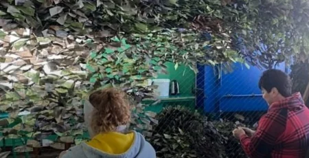 У межах проєкту «Армія відновлення» жителі Київщини сплели кілометри маскувальних сіток