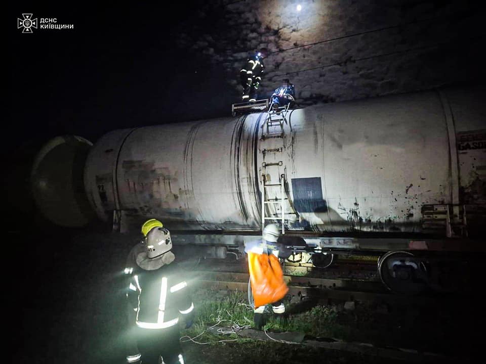 На Київщині підлітка вдарило струмом на вагоні потяга