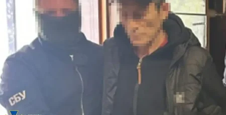 Правоохоронці затримали «крота» гру рф, який прокладав ворогу маршрути для повітряних атак по Києву