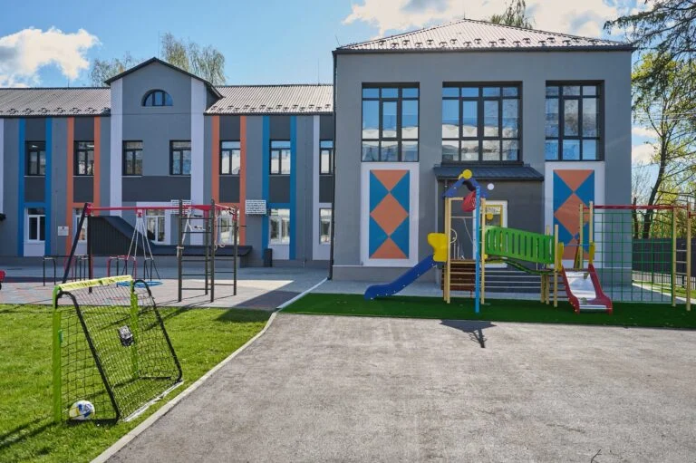 Микола Калашник: У Гостомелі відкрили відновлену початкову школу