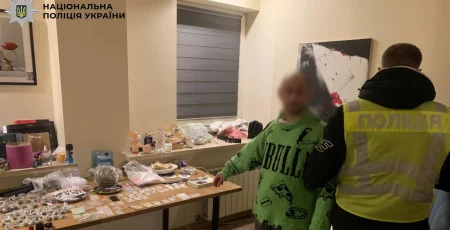 У Києві судитимуть іноземця, який торгував наркотиками та психотропами
