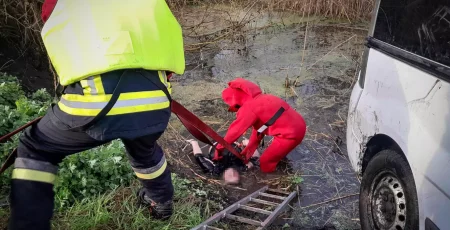 У Броварському районі рятувальники вилучили тіло жінки з водойми