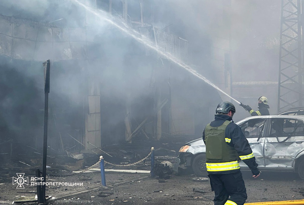 Удар рф по Дніпру: одна людина загибло, 17 постраждали (фото)