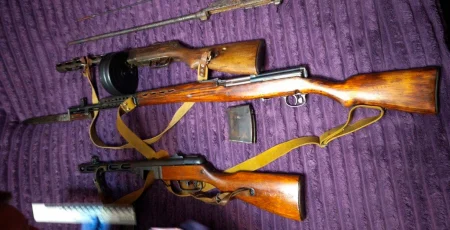 Киянин через поштові відправлення продавав вогнепальну зброю з зони проведення бойових дій (фото)