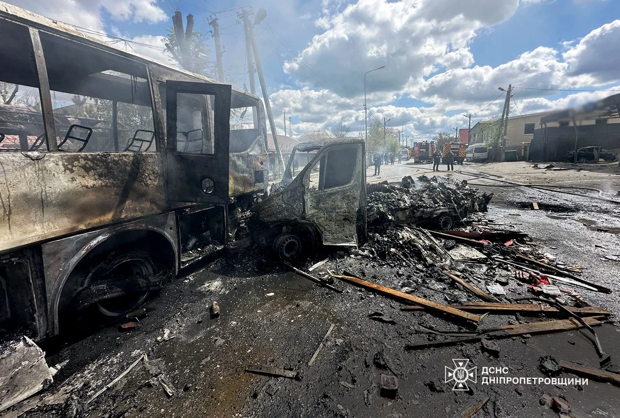 Удар рф по Дніпру: одна людина загибла, 17 - постраждали (фото, відео)