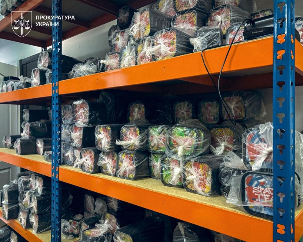 Поліція проводить обшуки в мережі магазинів U420 (фото) Поліція проводить обшуки в мережі магазинів U420