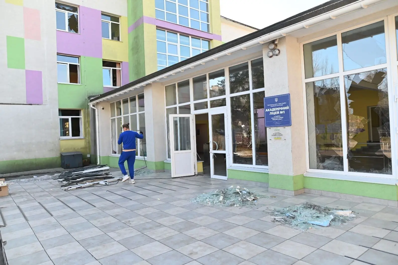 Наслідки обстрілів у навчальних закладах Українки ліквідовуватиме компанія колишнього соратника Порошенка