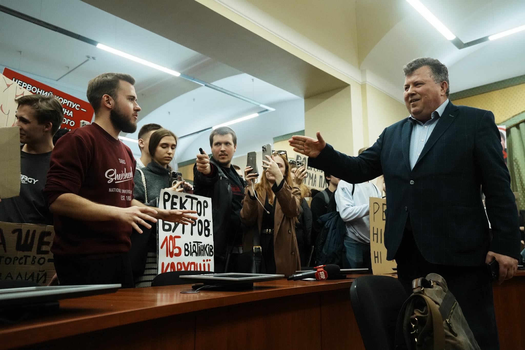 «Якщо сьогодні випасти з глобальних процесів – завтра ти вже не зможеш у них повернутися», – ректор КНУ Бугров