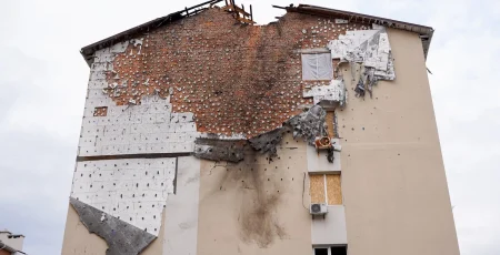 Наслідки ворожої атаки на Київщину: вбито людину, серед 8 поранених є дитина