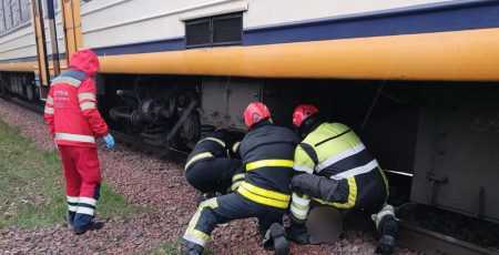 На Святошино під колесами потяга загинув чоловік