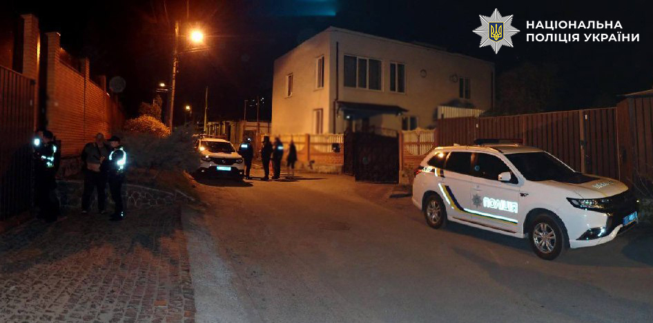Стрілянина у Києві: чоловік поранив жінку, його затримали