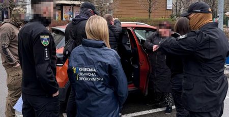 20 тис. доларів за фейковий діагноз: на Київщині викрито схему впливу на лікарів