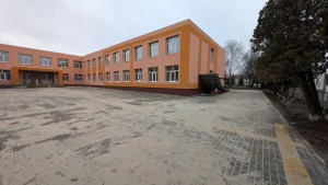 На Київщині у Лукашах відновлюють ліцей після обстрілів
