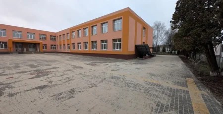 На Київщині у Лукашах відновлюють ліцей після обстрілів