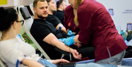 Микола Калашник разом з командою Київської ОДА долучилися до акції зі здачі крові