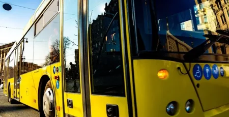 У Києві з 6 квітня зміниться рух низки тролейбусів, трамваїв та автобусів (схеми)
