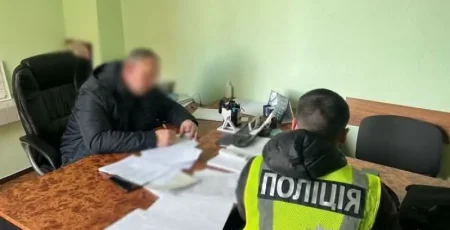 У Києві судитимуть посадовця ШЕУ Деснянського району за переплату понад 1,2 млн грн на дорожньому огородженні