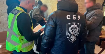 У Києві судитимуть депутата, який за 10 тисяч доларів обіцяв «зняти з розшуку» призовників