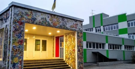 Школа на столичній Троєщині впʼяте замовила капремонт свого укриття