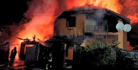 Атака дронів на Київщині: пошкоджено два будинки, постраждала одна людина