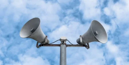 У столиці загальнонаціональну хвилину мовчання щодня оголошуватимуть через гучномовці