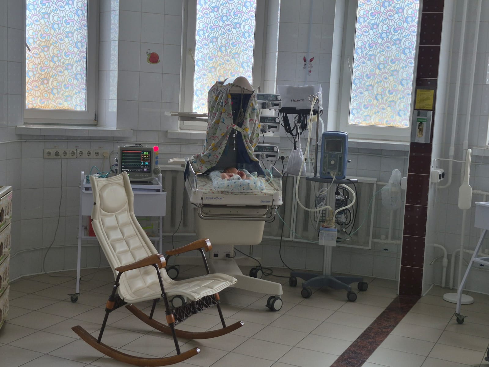 У Києві в пологовому будинку на Мостицькій відкрили безбар’єрний простір