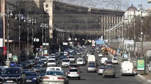 У Києві протягом двох днів частково обмежать рух транспорту Хрещатиком через ремонт