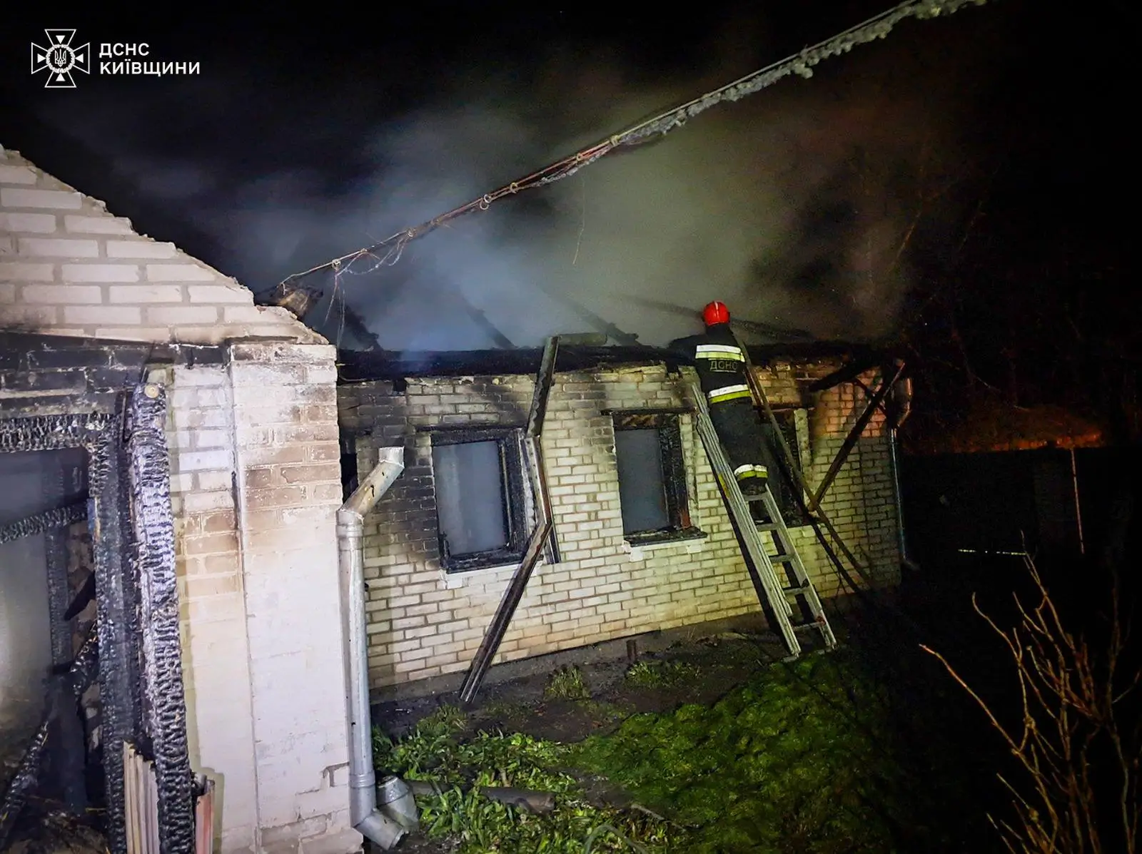 На Обухівщині під час пожежі в будинку загинула жінка