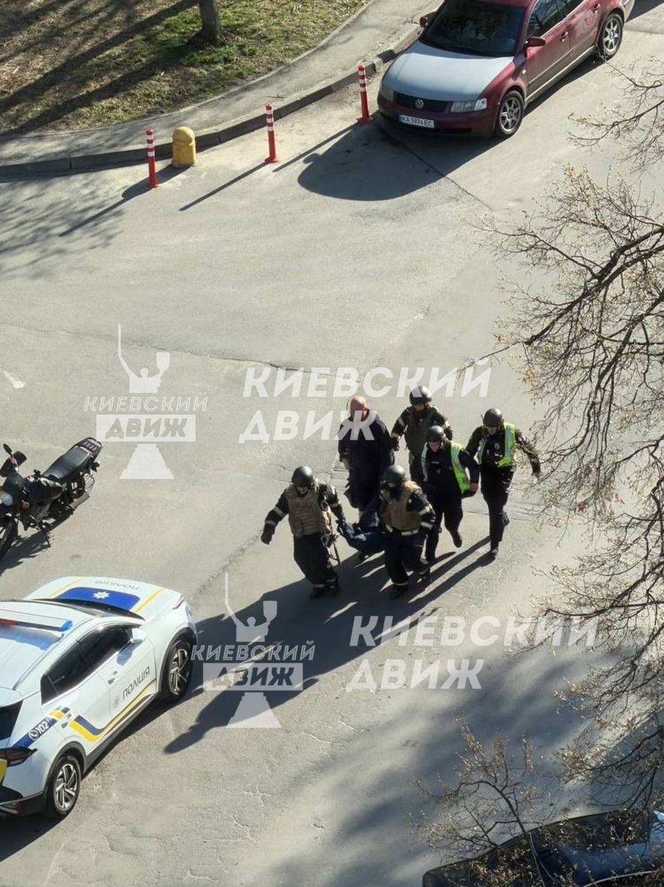 У Києві чоловік відкрив стрілянину по людях - є вбиті та поранені