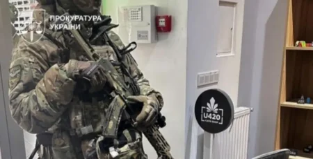 Поліція проводить обшуки в мережі магазинів U420 (фото)