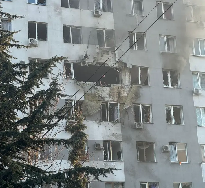 Удар БпЛА по багатоповерхівці в Одесі: одна людина загинула, є постраждалі