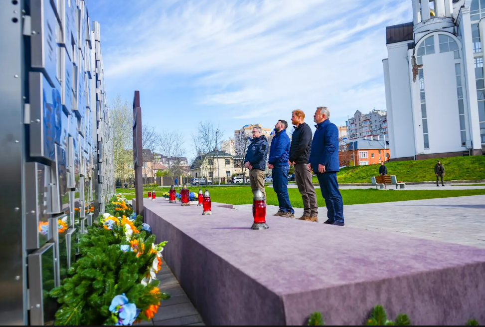 Принц Гаррі під час візиту до України відвідав Бучу