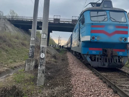 На Обухівщині під колесами потяга загинув чоловік