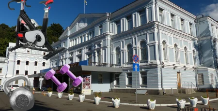 Гирі, гантелі, велотренажер: театр Франка на 780 тис. гривень накупив спортивного інвентарю