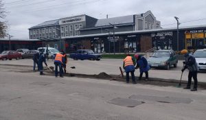 Сквирська рада закликала містян долучилася до прибирання вулиць