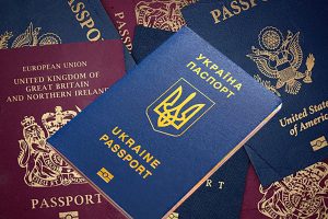 Й рік не минув: Кабмін нарешті взявся за множинне громадянство, схвалене Зеленським торік