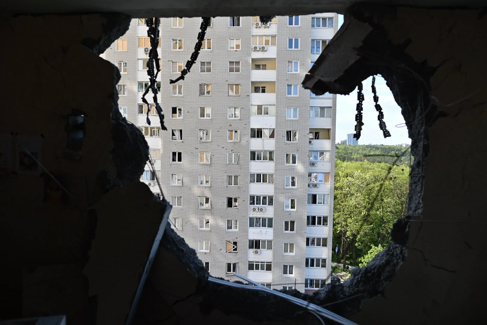 Внаслідок однієї з наймасованіших комбінованих атак на Київщині пошкоджено 110 об’єктів