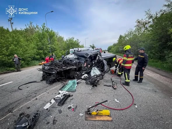 У Димері внаслідок зіткнення легкового та вантажного автомобілів загинув чоловік (фото)