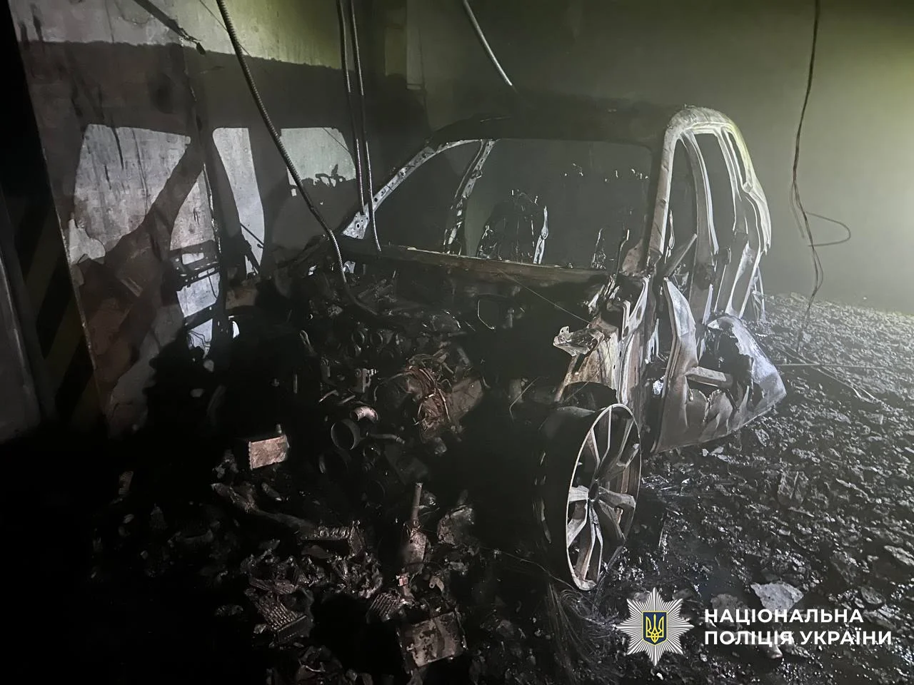Двоє киян підпалили автомобіль BMW X7 одного зі столичних бізнесменів (фото, відео)